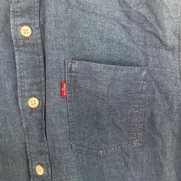 Levi’s Linen button down - Picture 4 of 6
